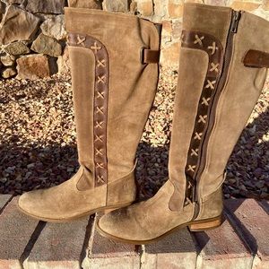 NWT Womens size 8 Born fashion boots.